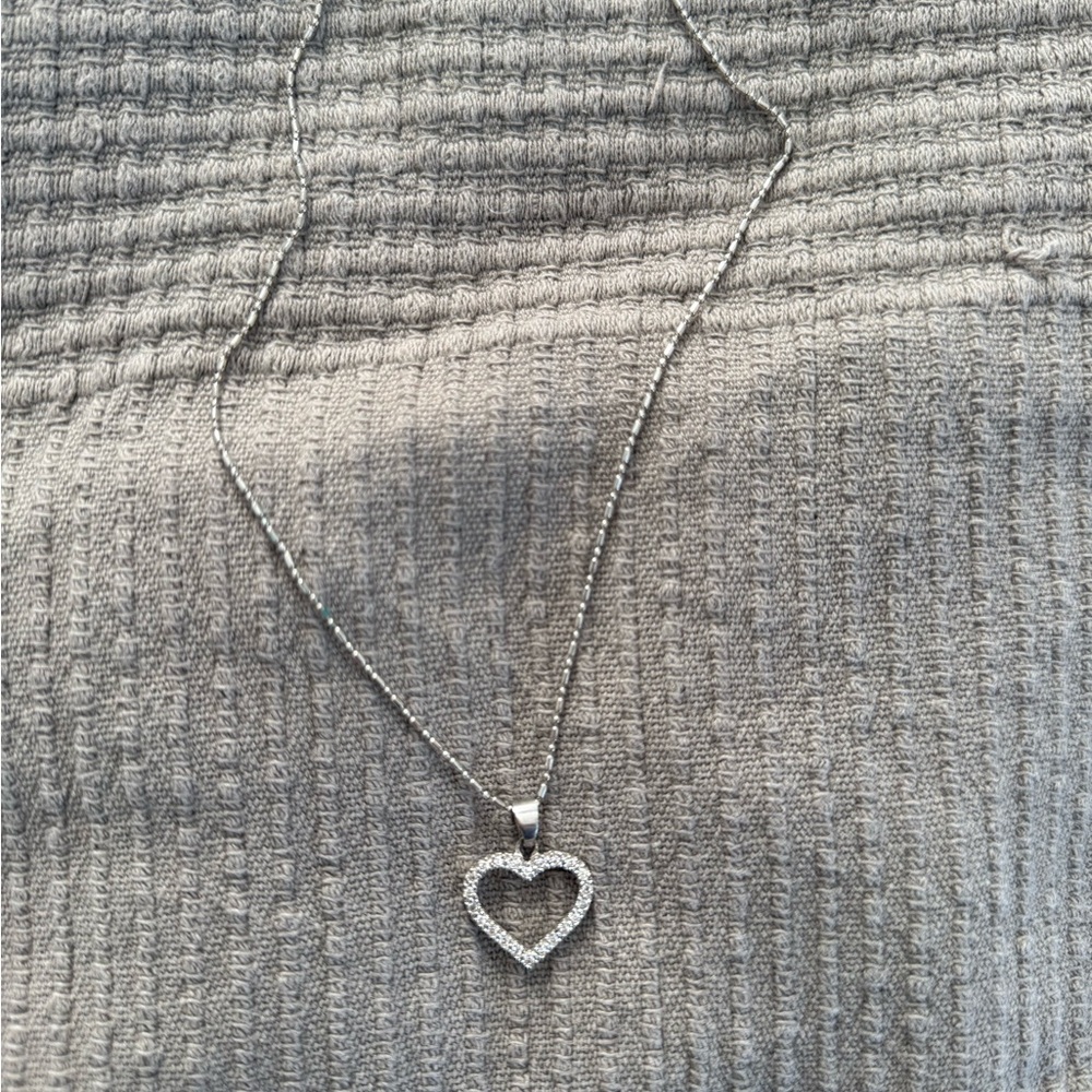 Vintage heart pendant necklace